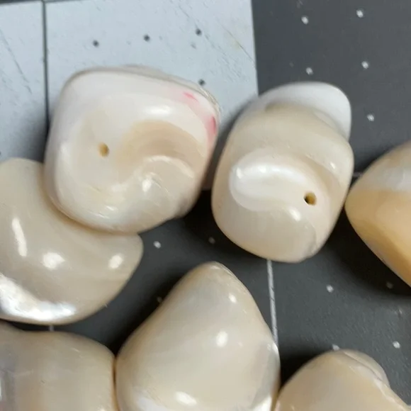 Pair 20mm Shell Twist Beads - Picture 3 of 4